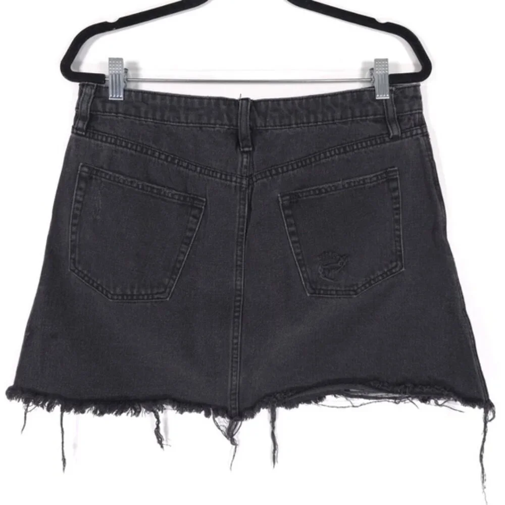 FREE PEOPLE Women’s Black Denim Mini Skirt Button Fly Distressed Cut Off Size 31